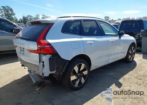 2024 Volvo Xc60 Recharge Plug-In Hybrid T8 Plus Dark Theme z USA, uszkodzony, nr VIN YV4H60DL1R1933867